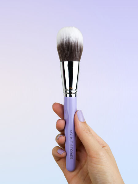 My Kit Stories Multipurpose Brush 104 - Iso kaksoiskarvasivellin meikin viimeistelyyn ja aurinkopuuterille